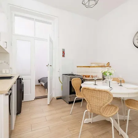 Dietla Family In Center By Renters קרקוב