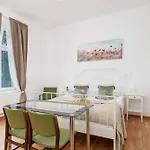 Dietla Family In Center By Renters Krakau