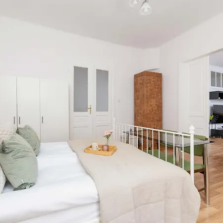 Dietla Family In Center By Renters *