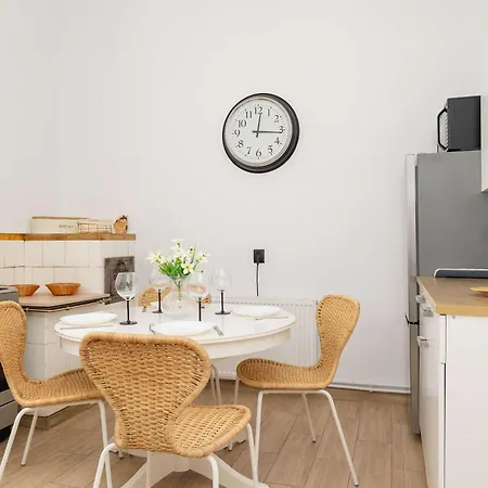 Dietla Family In Center By Renters *
